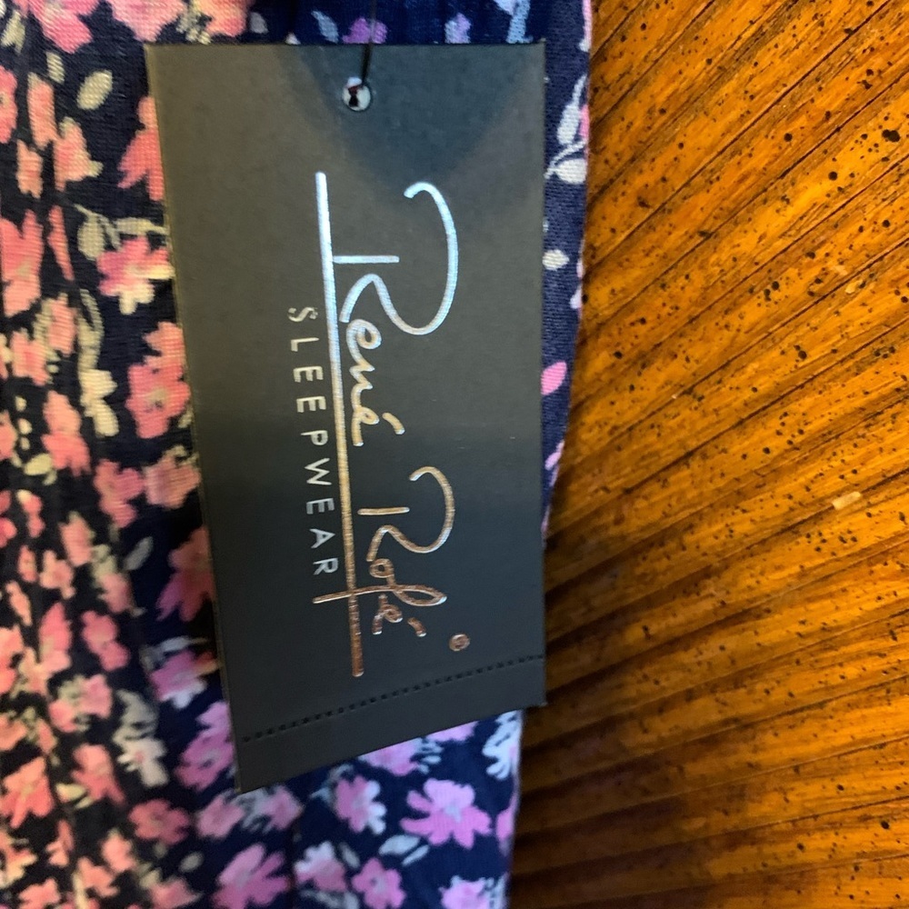 Stretchy NIGHTSHIRT. NWT Short-sleeve floral sleepwear nightgown. Size Medium. - Picture 5 of 6